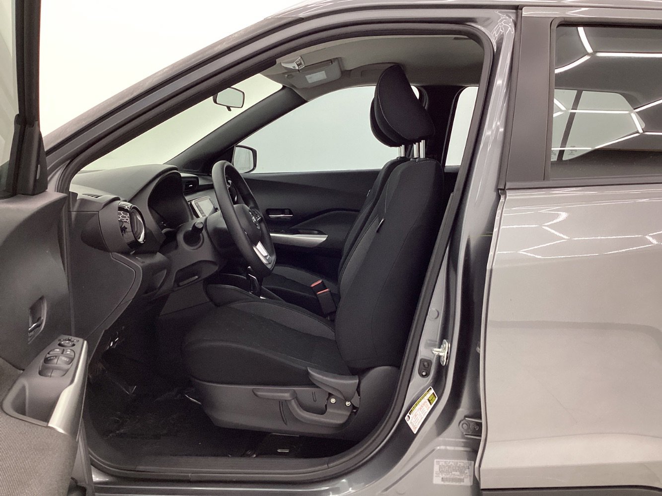 Used 2018 Nissan Kicks SV image 14