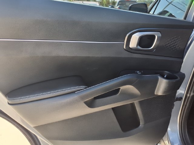 Used 2022 Kia Sorento S FWD image 11