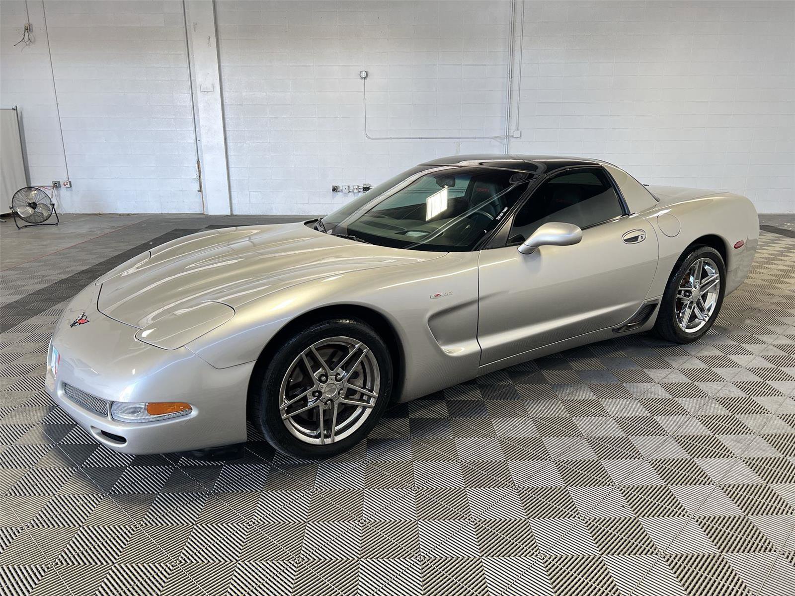 Used 2004 Chevrolet Corvette Z06 w/ Memory Package image 2