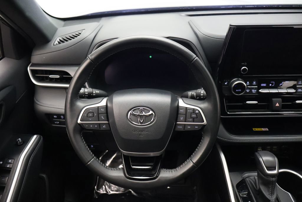 Used 2025 Toyota Highlander XSE image 23