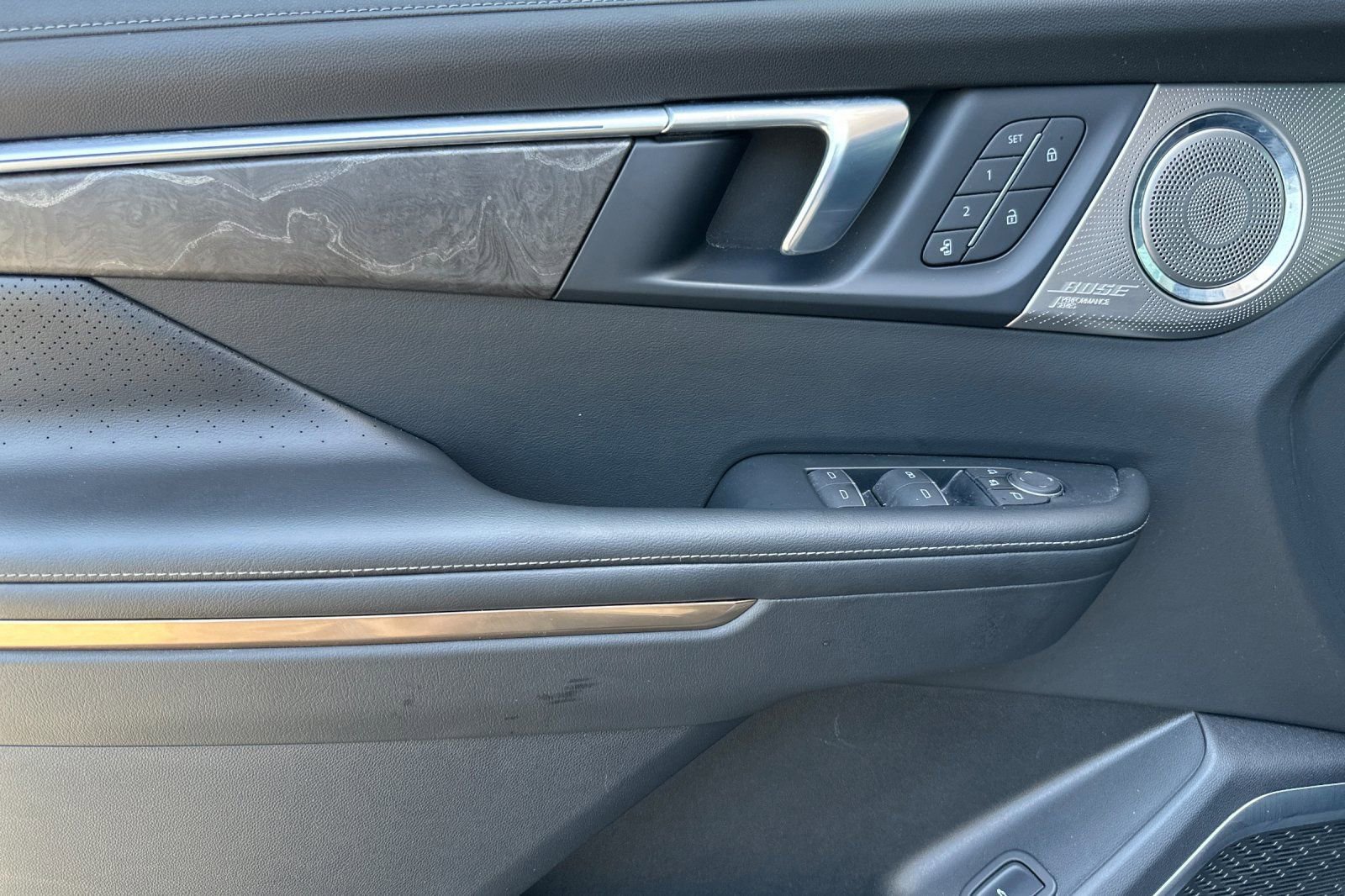 Certified 2025 Buick Enclave Avenir FWD image 11