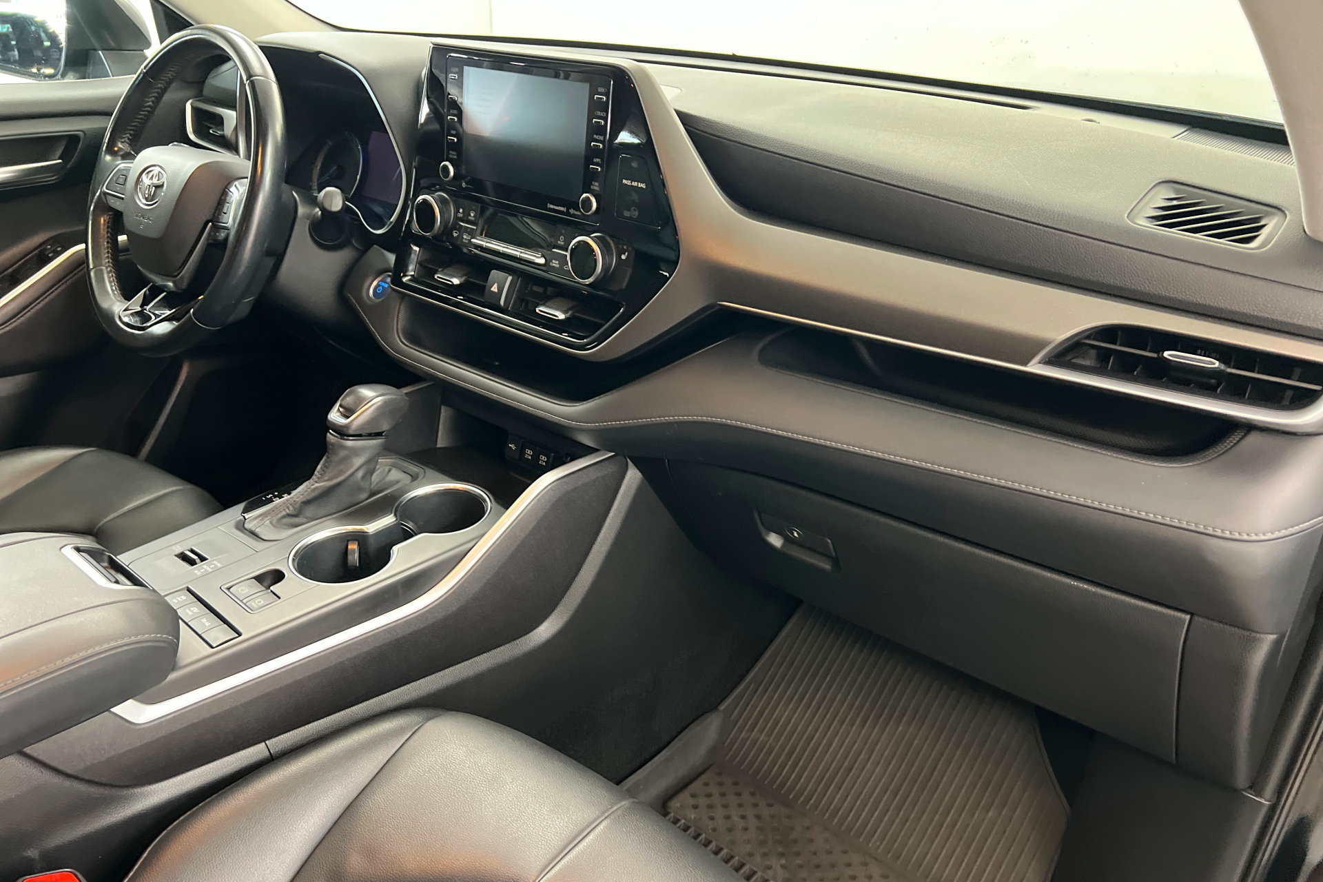 Certified 2021 Toyota Highlander XLE AWD/4WD image 25