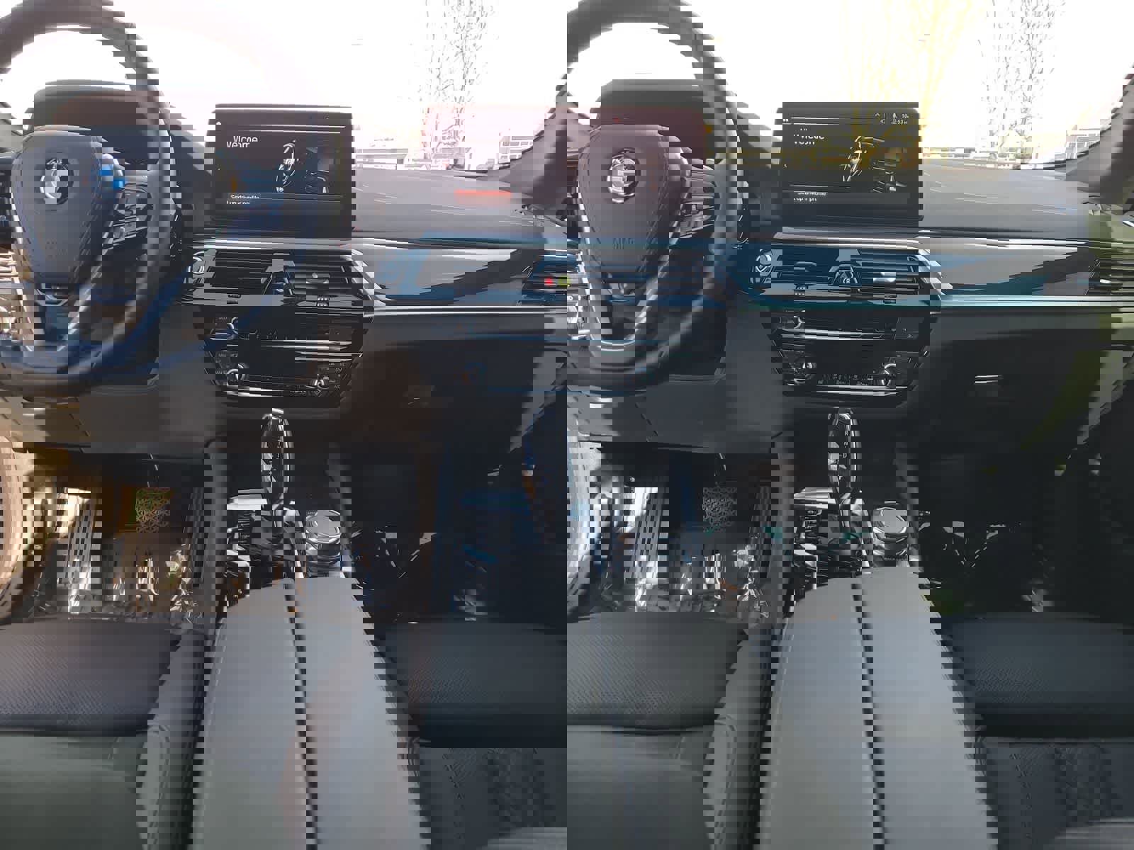 Used 2022 BMW 530i xDrive w/ Premium Package image 18