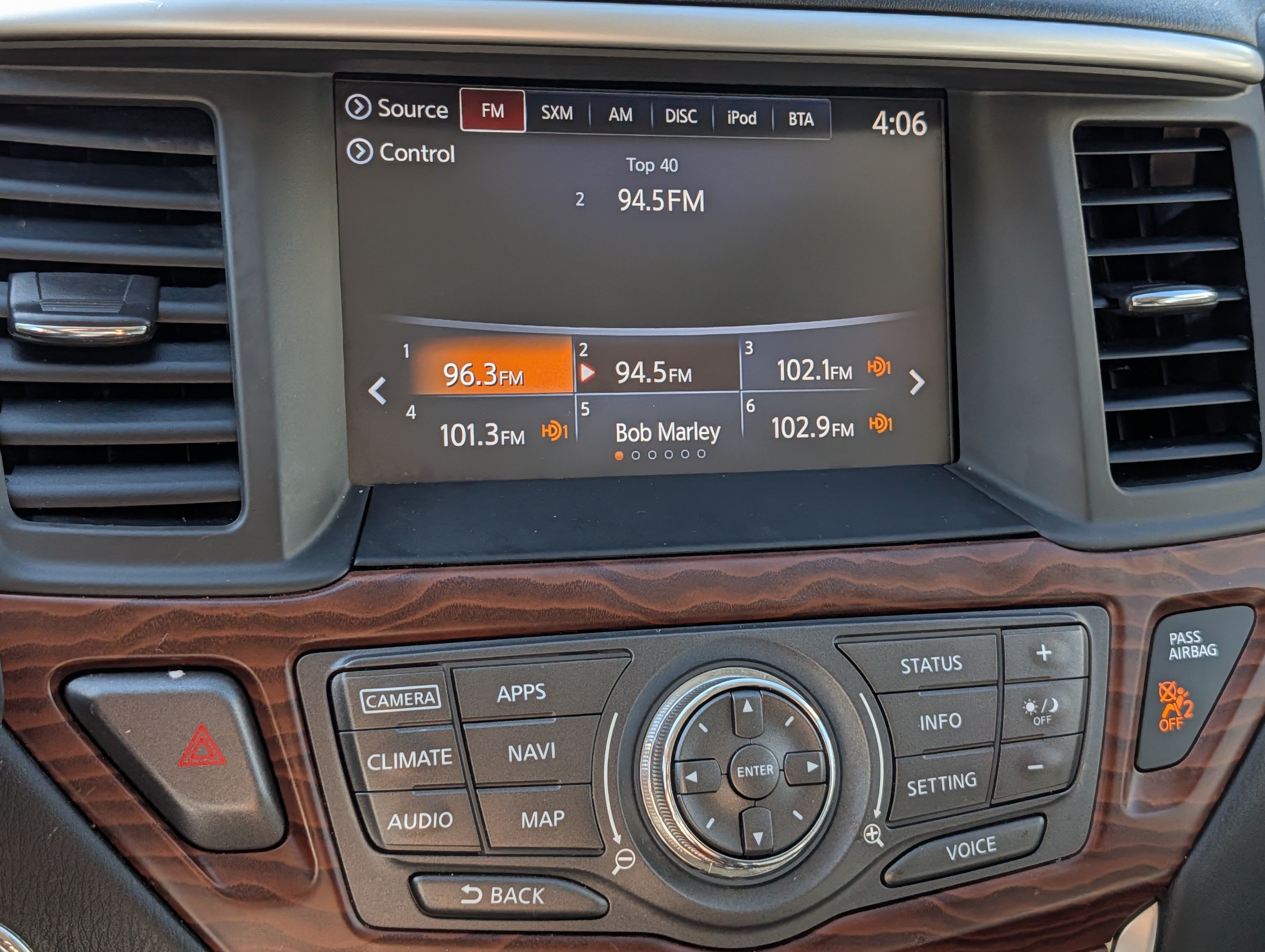 Used 2017 Nissan Pathfinder Platinum AWD/4WD image 22