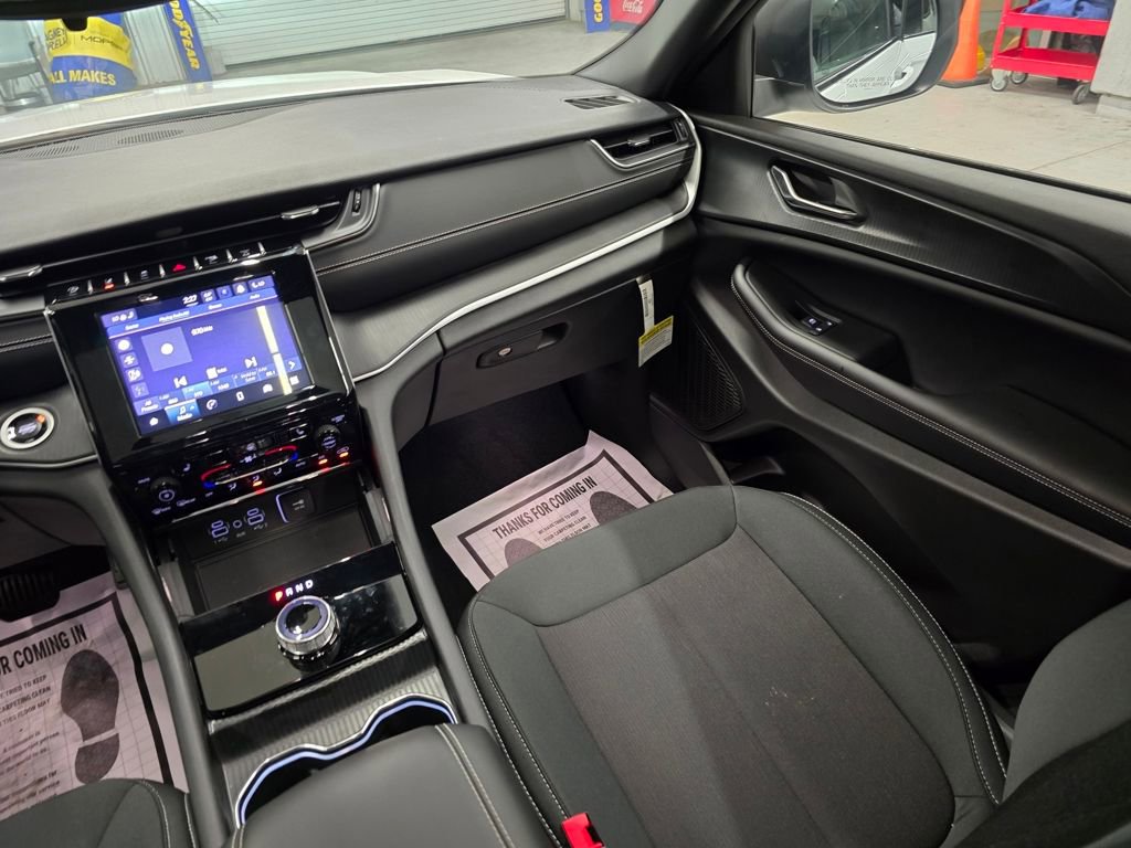 Used 2024 Jeep Grand Cherokee L Laredo w/ Luxury Tech Group I image 36