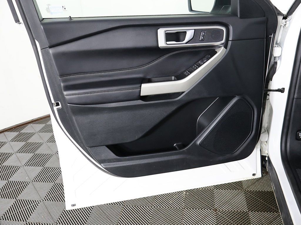 Used 2022 Ford Explorer XLT w/ Equipment Group 202A image 24