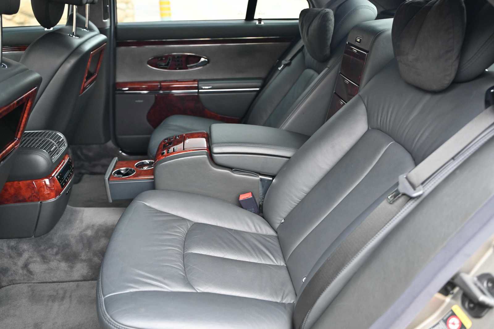 Used 2005 Maybach 57 RWD image 14