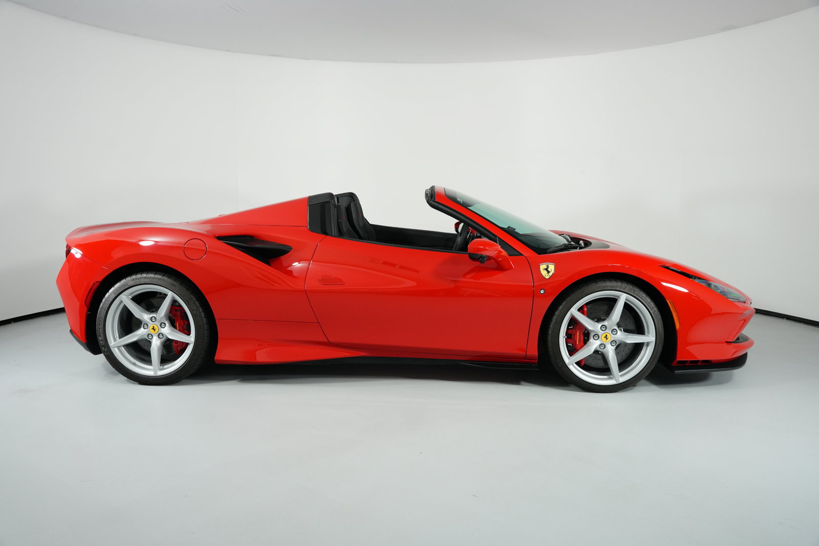 Used 2023 Ferrari F8 Spider RWD image 26