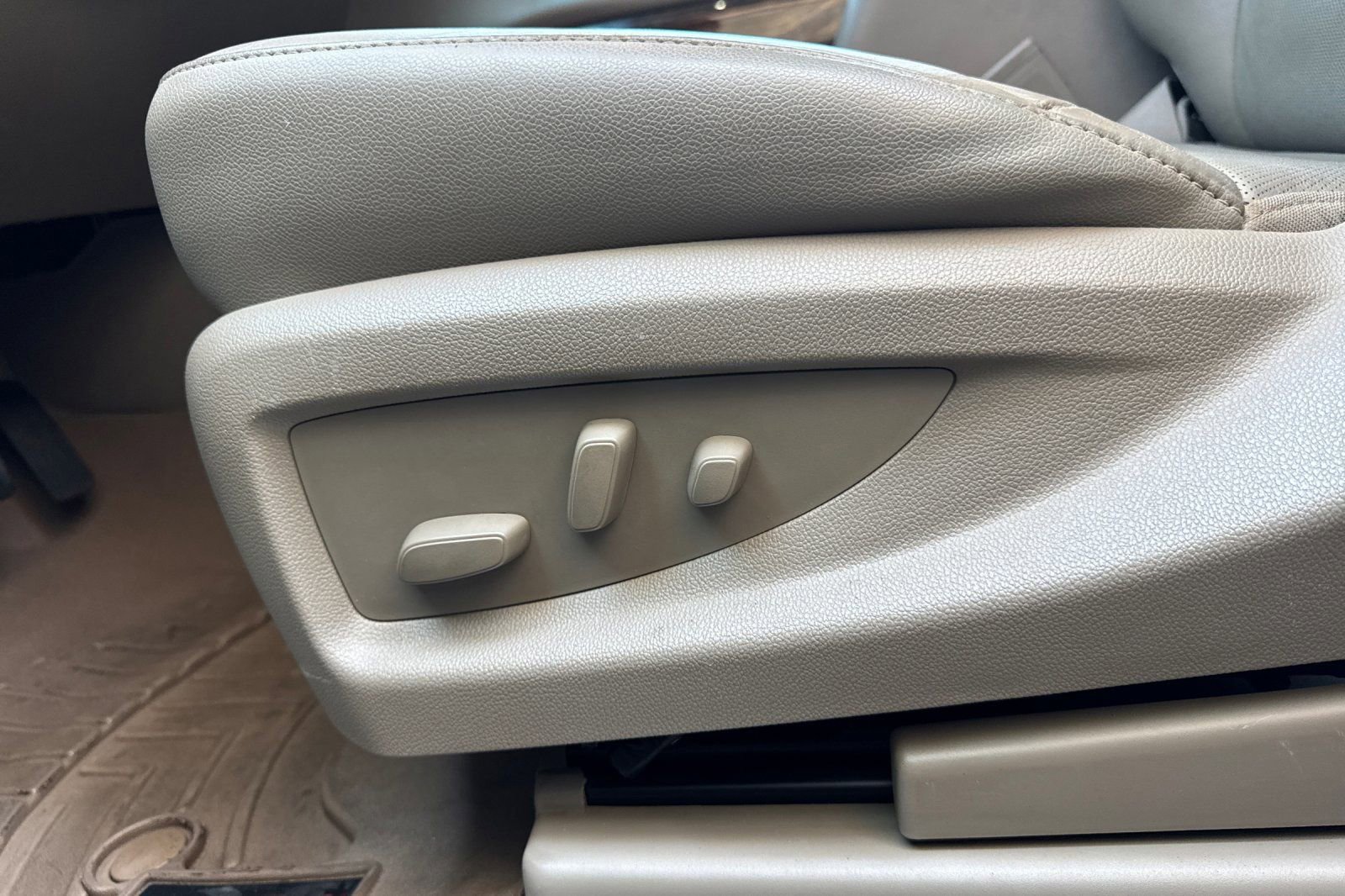 Used 2019 GMC Yukon SLT w/ Premium Edition image 12