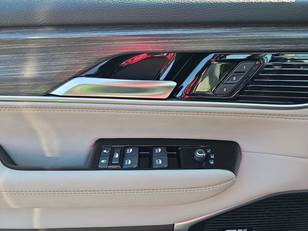 Used 2023 Jeep Wagoneer L Series III image 33