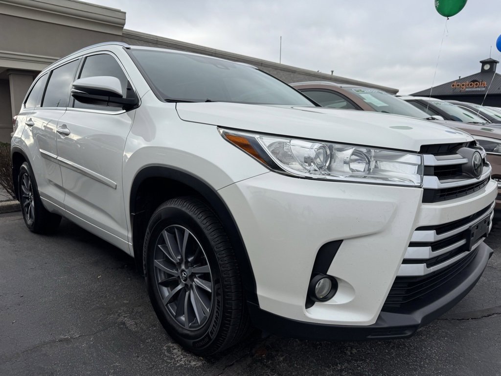 Used 2017 Toyota Highlander XLE image 1