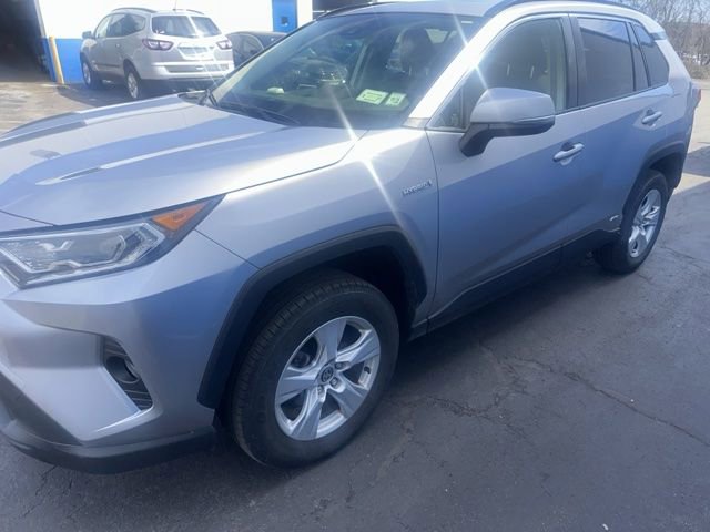 Used 2020 Toyota RAV4 XLE w/ Convenience Package AWD/4WD image 4