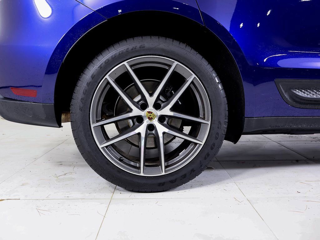 Certified 2023 Porsche Macan image 20