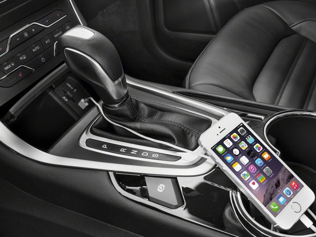 Used 2018 Ford Edge SEL image 19