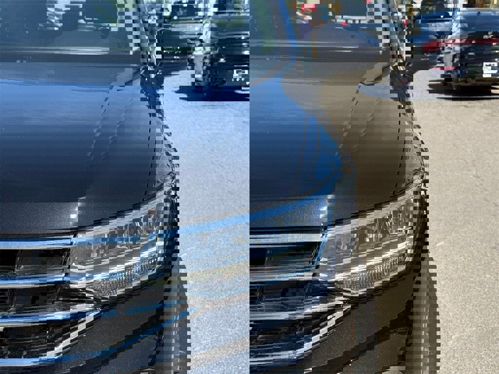 New 2024 Volkswagen Tiguan SE image 3