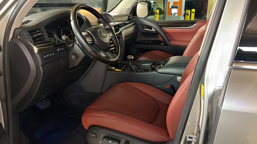 Used 2018 Lexus LX 570 4WD w/ Luxury Package image 22