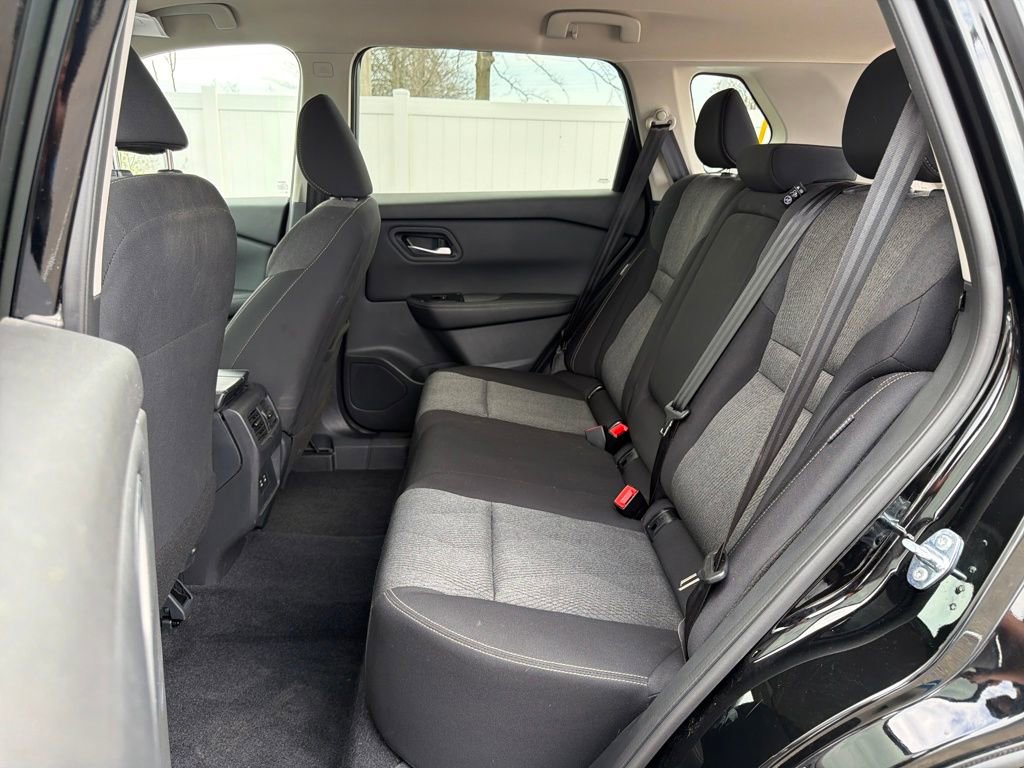 Used 2025 Nissan Rogue SV image 28