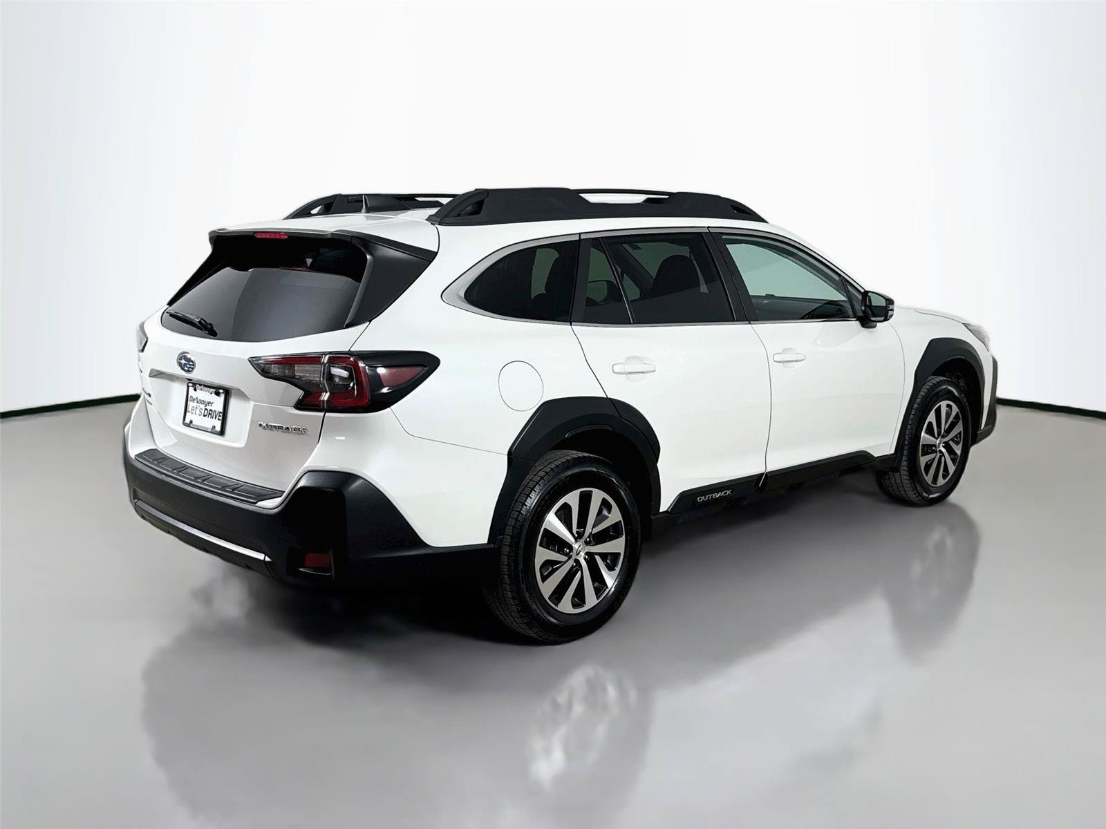 Used 2023 Subaru Outback Premium AWD/4WD image 9