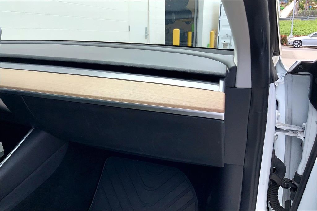 Used 2020 Tesla Model 3 Standard Range Plus RWD image 15