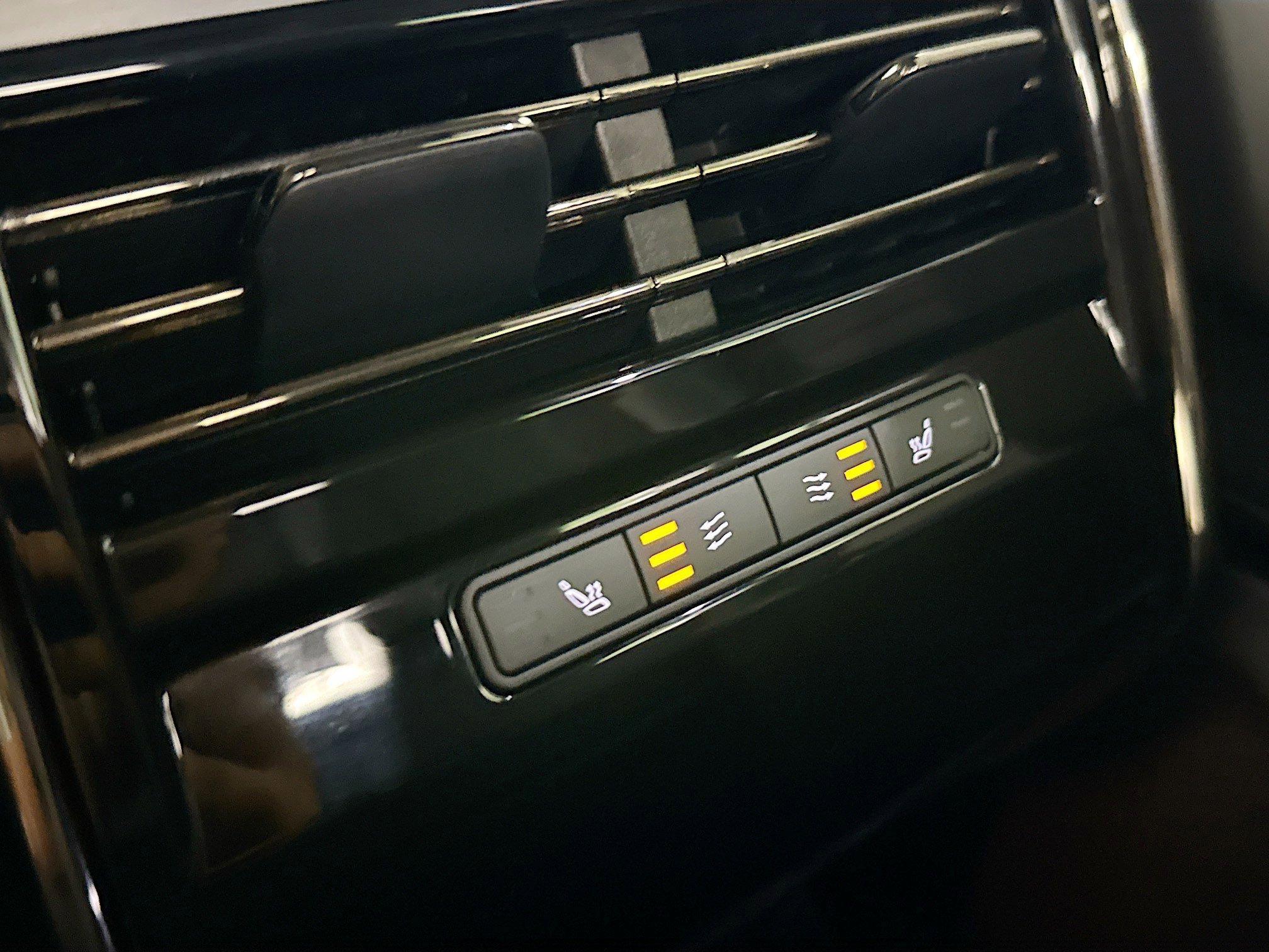 Used 2024 Land Rover Range Rover Sport SE AWD/4WD image 30