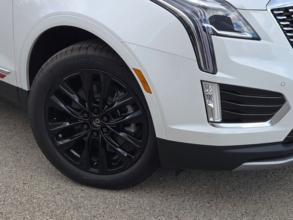 New 2025 Cadillac XT5 Premium Luxury w/ LPO, Red Accent Package image 3
