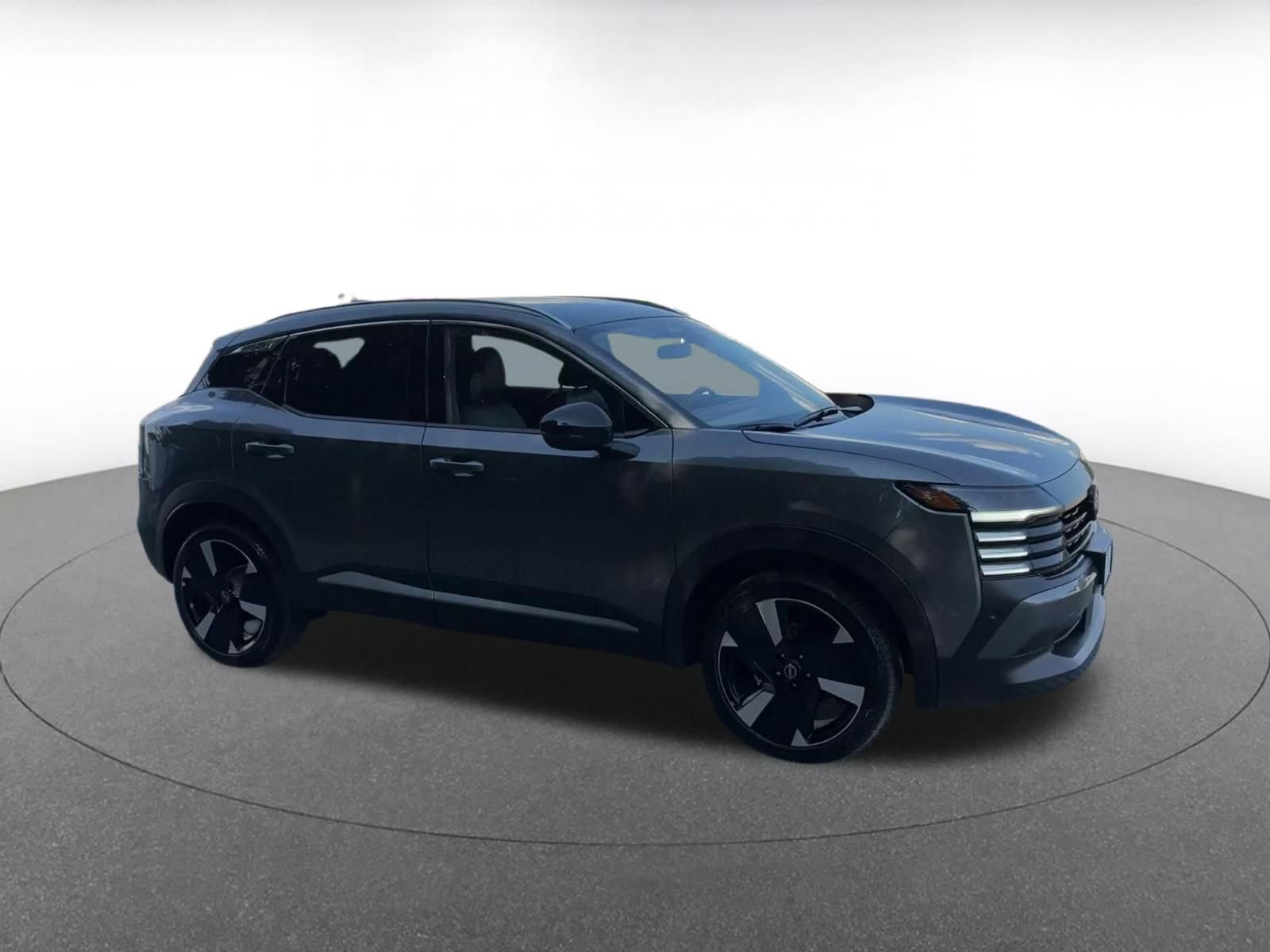 Used 2026 Nissan Kicks SR AWD/4WD image 2
