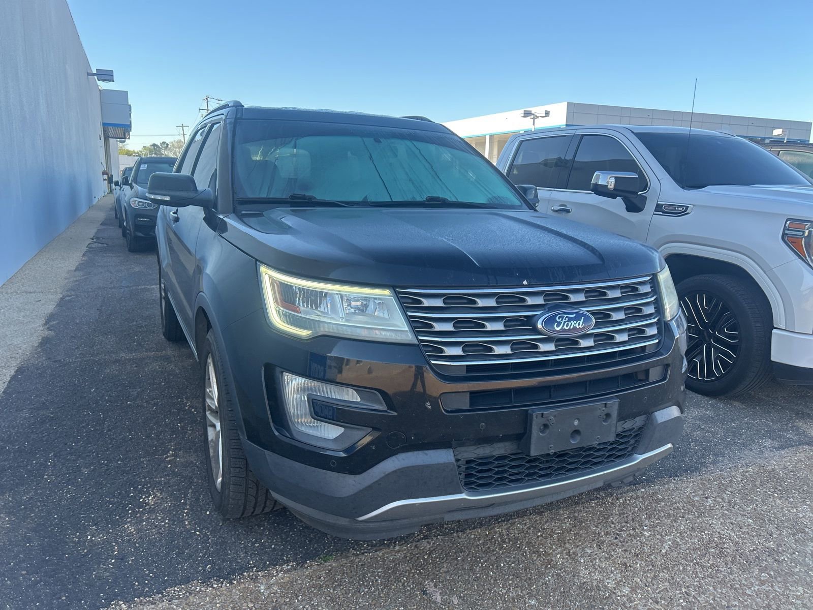 Used 2017 Ford Explorer XLT w/ Equipment Group 202A image 5