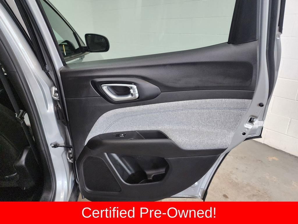 Certified 2025 Jeep Compass Latitude image 27