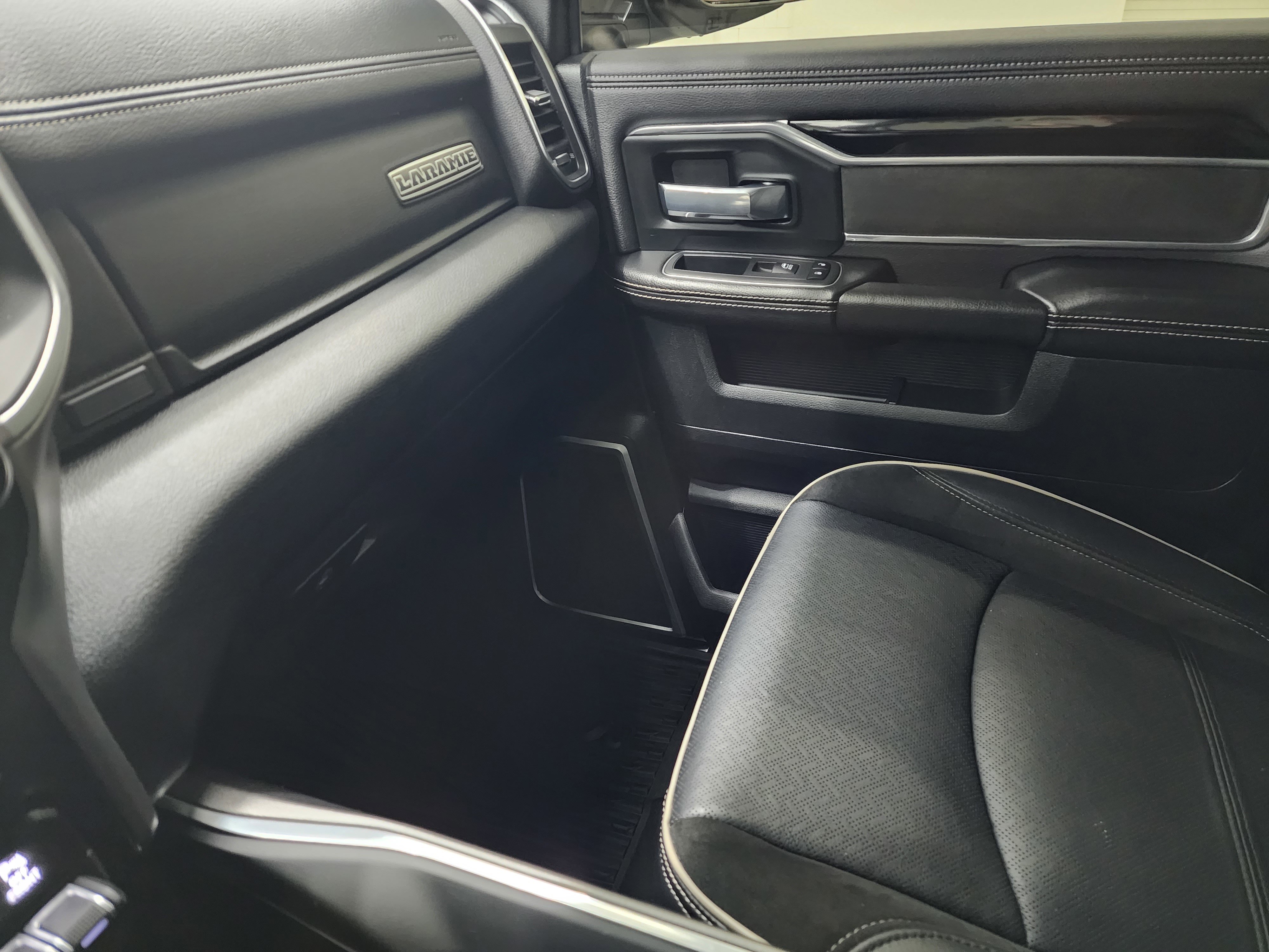 Used 2021 RAM 3500 Laramie w/ Night Edition image 13