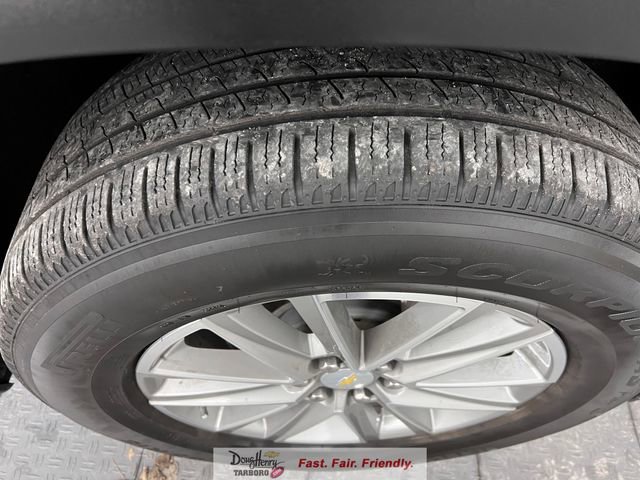 Used 2023 Chevrolet Traverse LT image 18