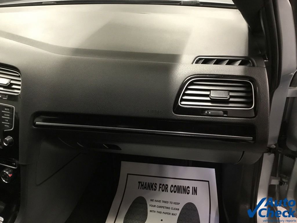 Used 2017 Volkswagen GTI SE image 37