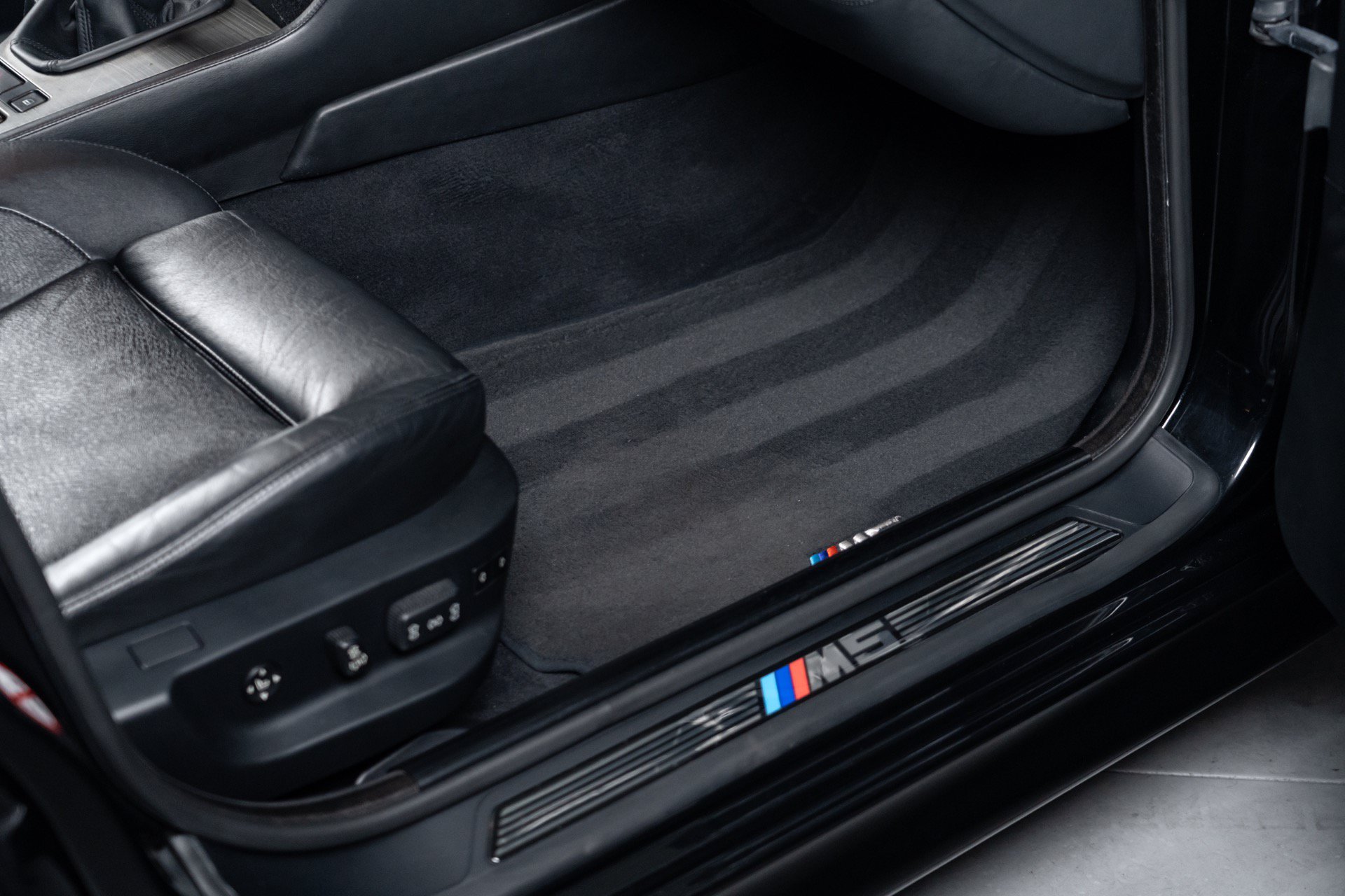 Used 2000 BMW M5 RWD image 45
