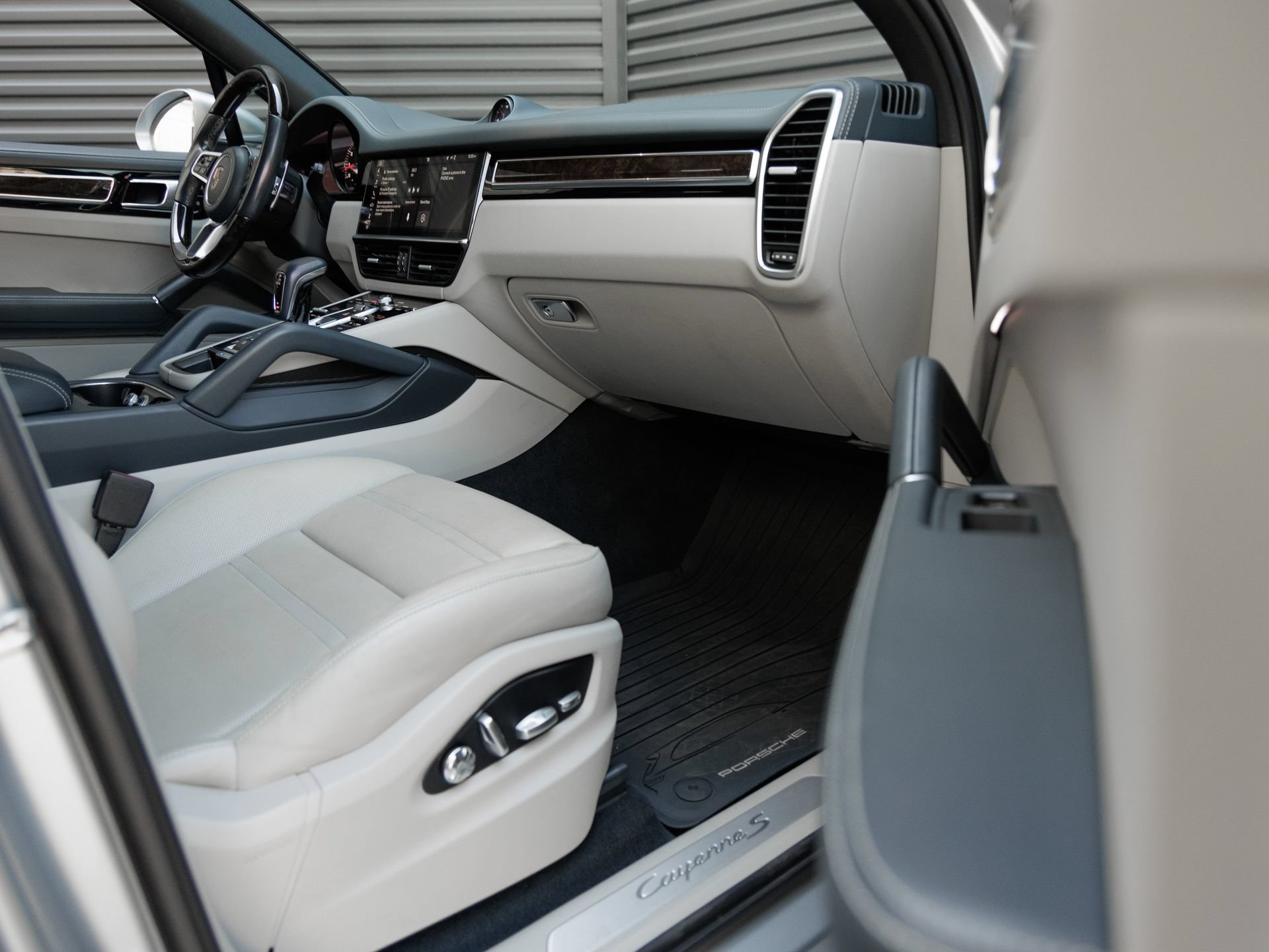 Certified 2019 Porsche Cayenne S AWD/4WD image 34