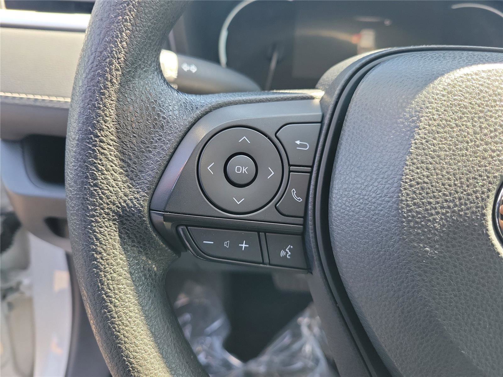 Used 2024 Toyota RAV4 XLE FWD image 22