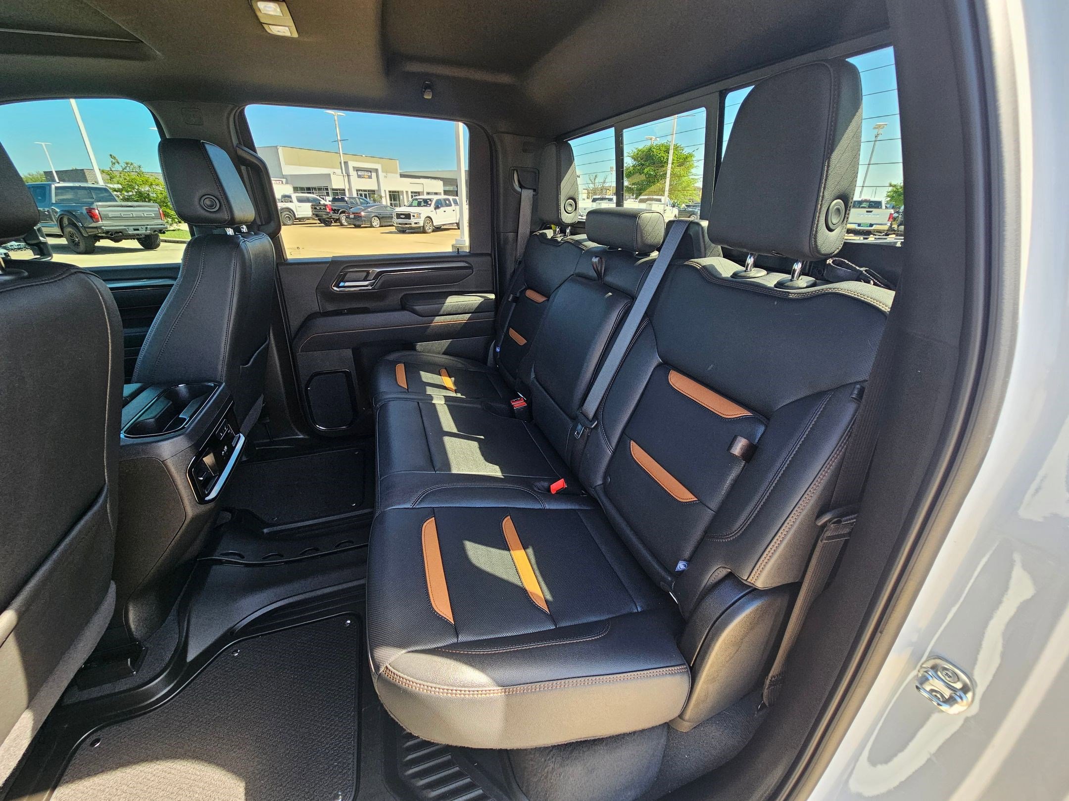 Used 2025 GMC Sierra 2500 AT4 image 28