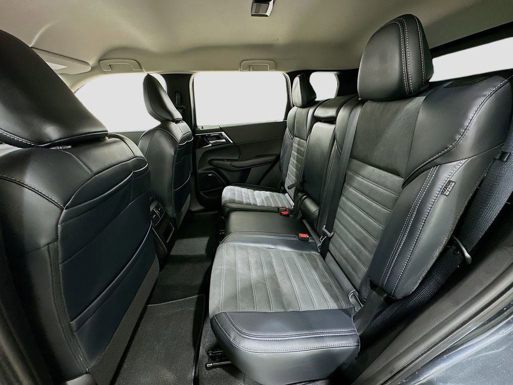 Used 2025 Mitsubishi Outlander SE FWD image 25