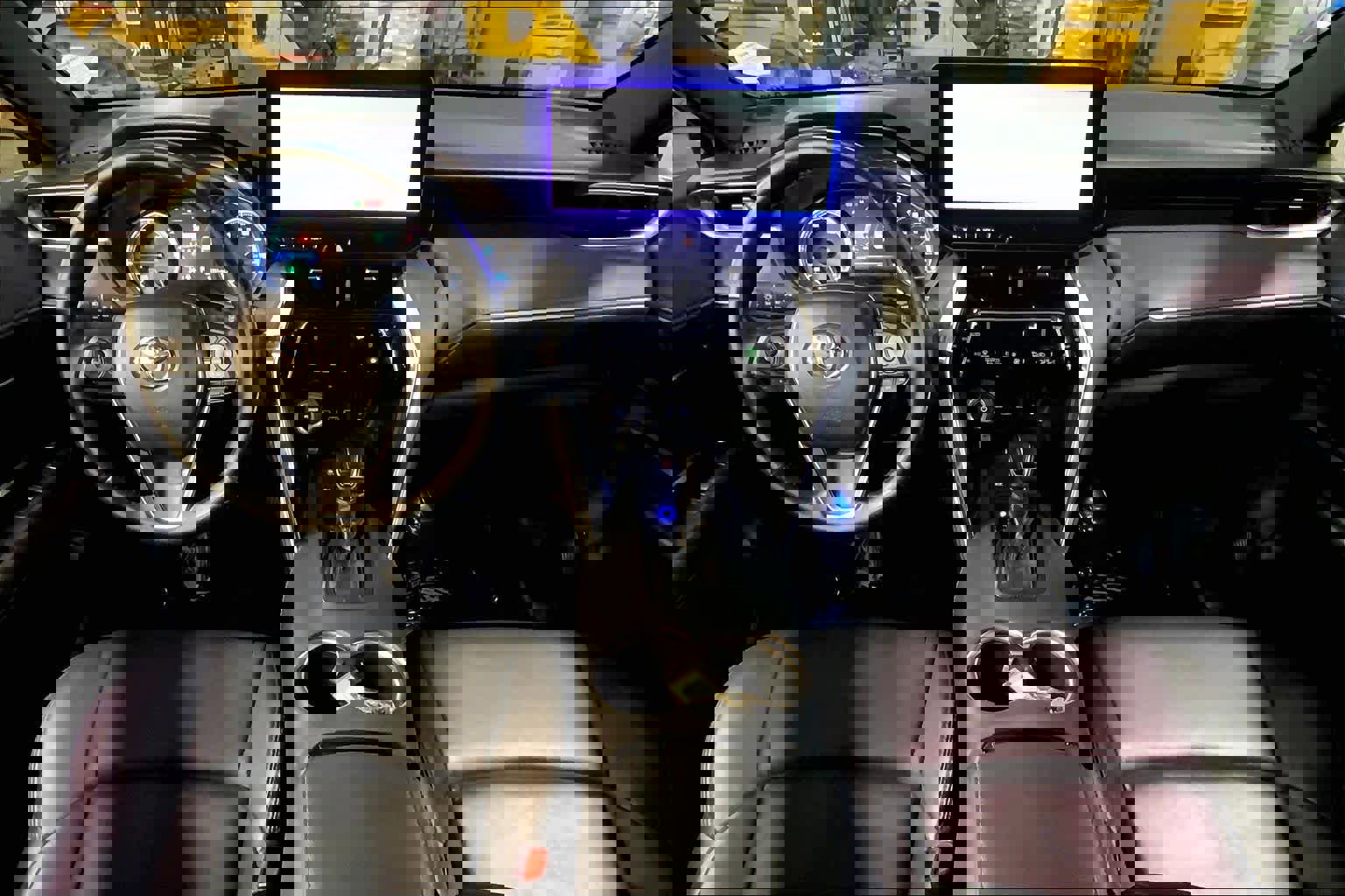 Used 2023 Toyota Venza XLE image 15