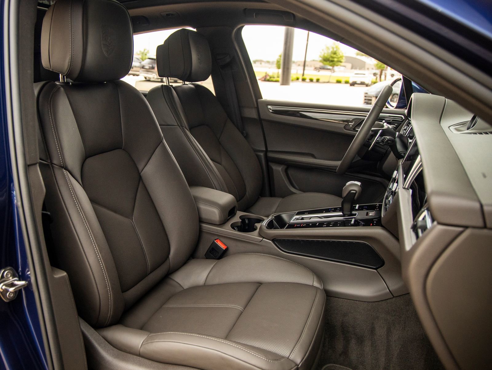 Certified 2025 Porsche Macan image 50