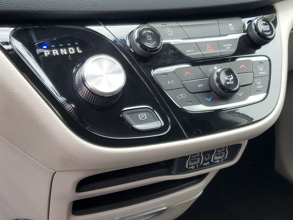 Used 2023 Chrysler Voyager LX image 21