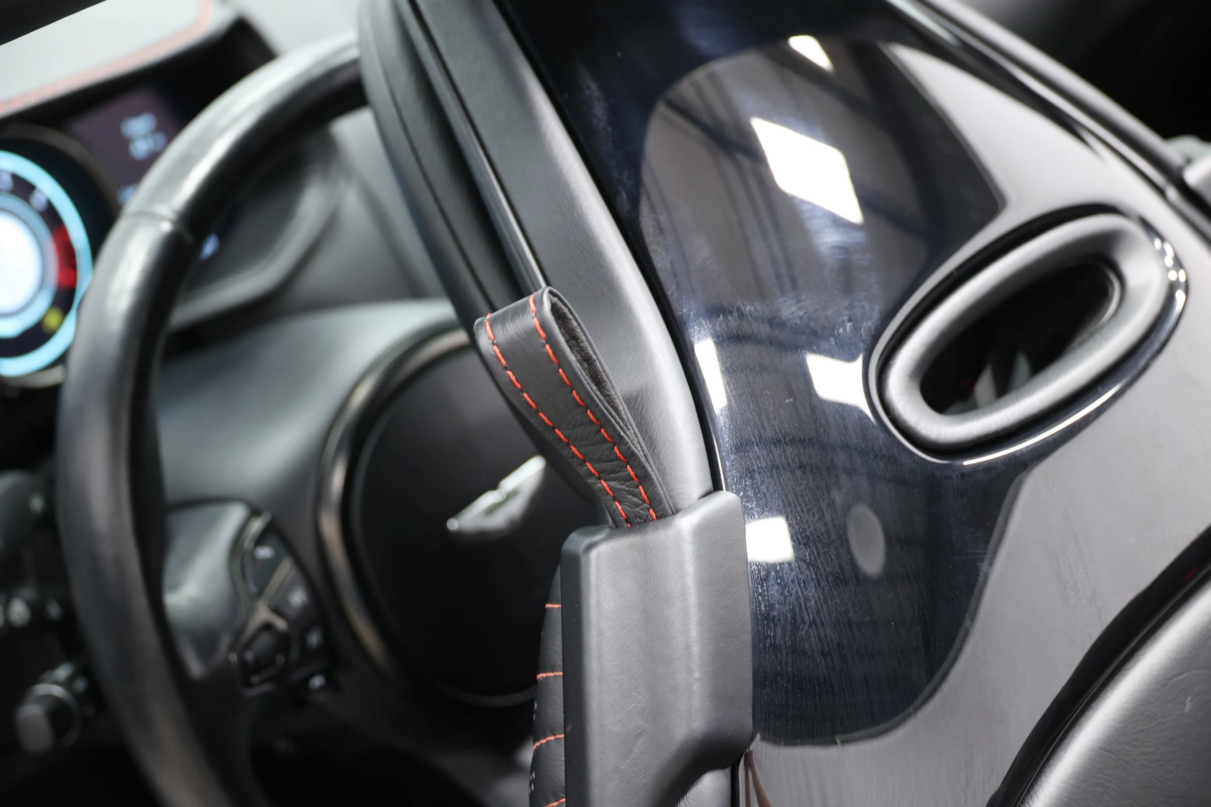 Used 2019 Aston Martin DB11 Volante RWD image 63