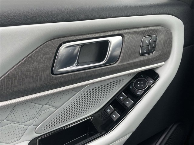 Used 2025 Ford Explorer Platinum w/ LUX Leather Package image 13