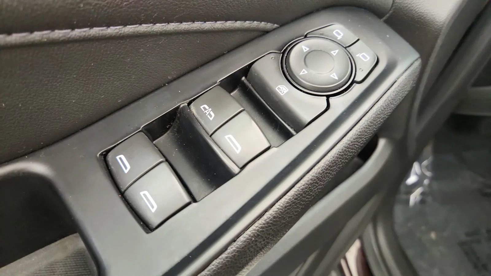 Used 2023 Chevrolet Traverse LT image 31