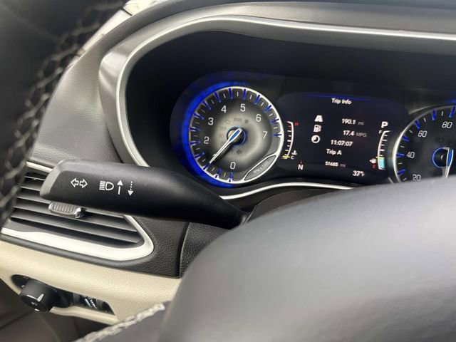 Used 2024 Chrysler Pacifica Touring-L FWD image 37