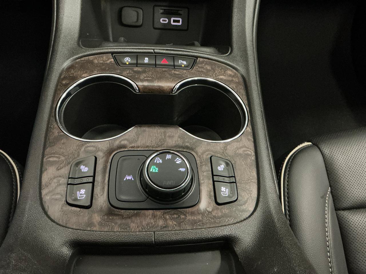 Used 2023 GMC Acadia Denali w/ Black Diamond Edition AWD/4WD image 26