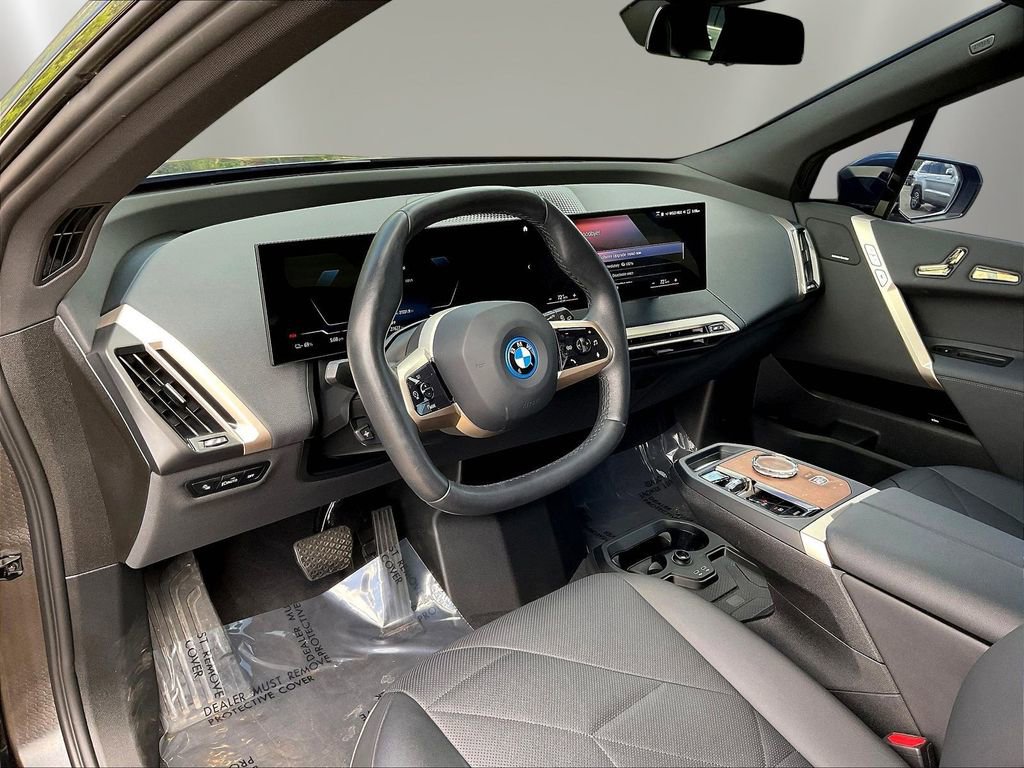 Used 2023 BMW iX xDrive50 w/ Premium Package AWD/4WD image 17