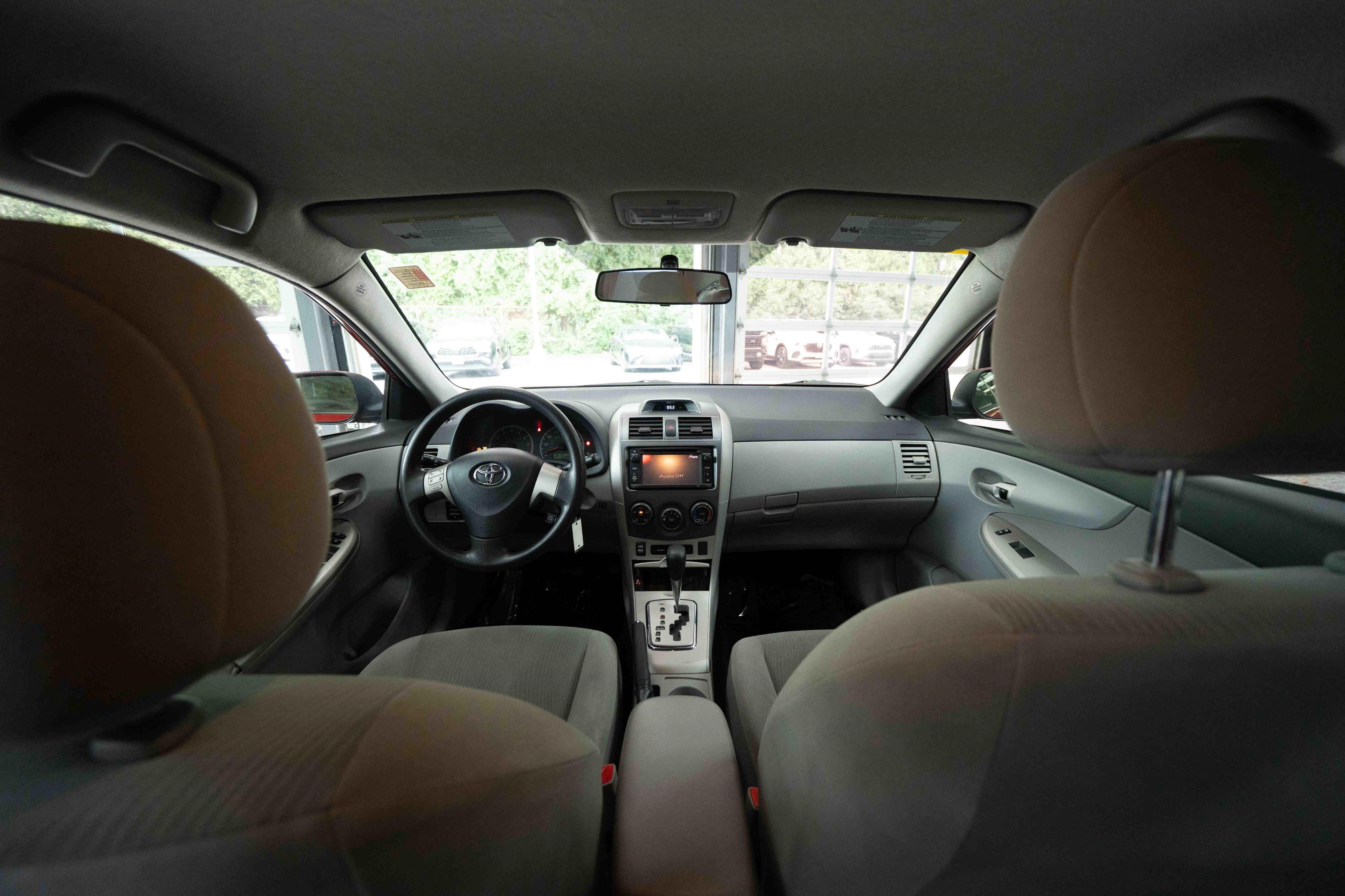 Used 2013 Toyota Corolla LE FWD image 19