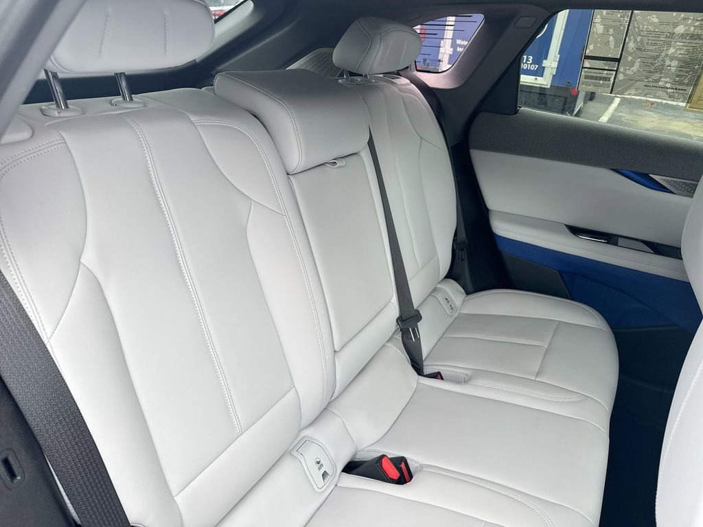 Used 2025 Cadillac Optiq Luxury 1 AWD/4WD image 29