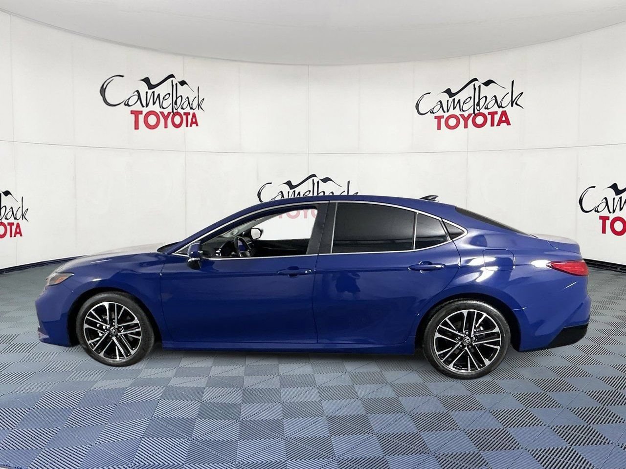 Used 2025 Toyota Camry XLE w/ Premium Plus Package FWD image 5