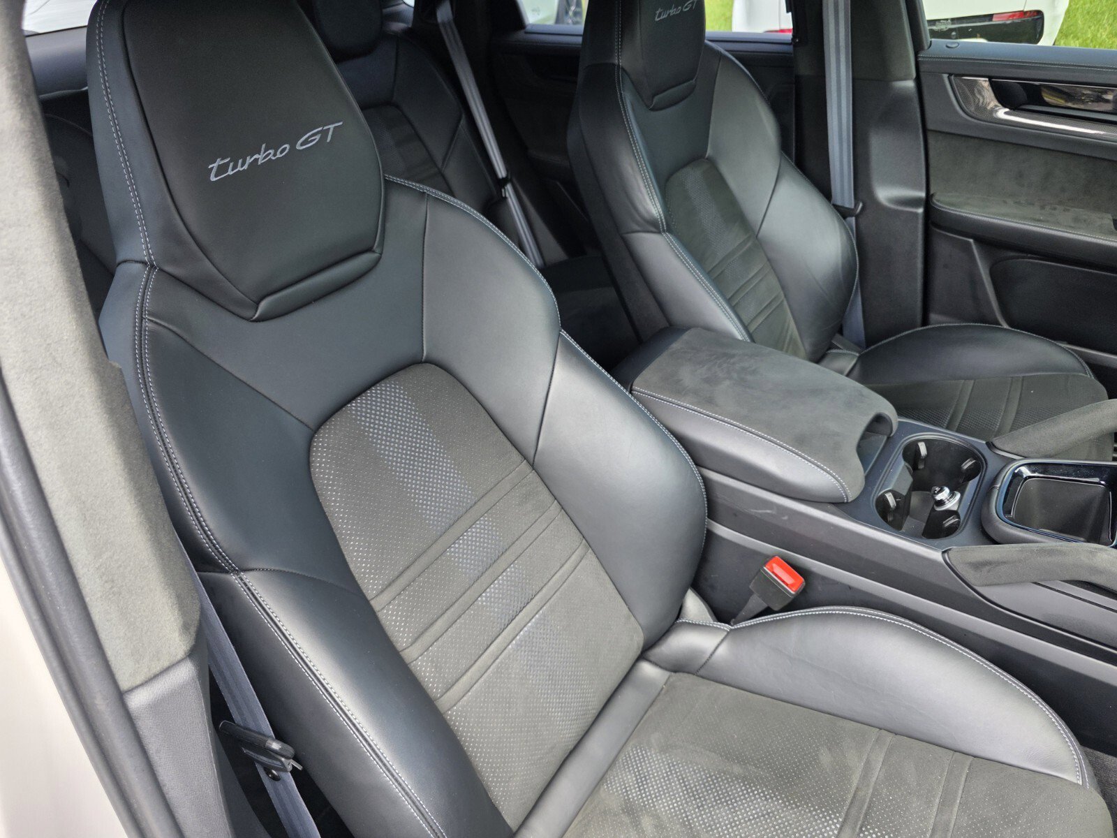 Used 2024 Porsche Cayenne Turbo GT image 28