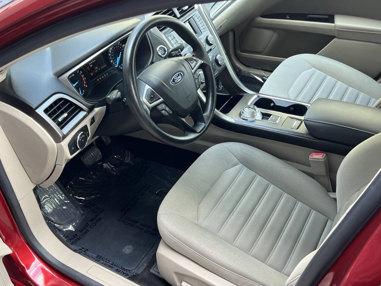Used 2017 Ford Fusion SE FWD image 14